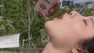 우유받아먹기 챌린지 [섹트야동,쇼츠야동,한국야동,딸퀸야동]